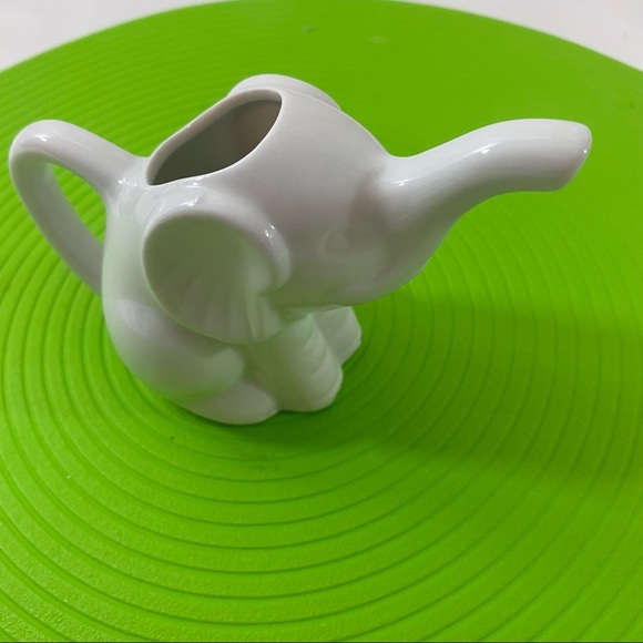 Ceramic elephant sugar creamer and salt and pepper cutest ever!!! - Picture 5 of 13